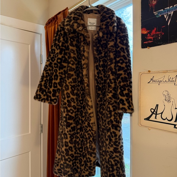 BRAND NEW Abercrombie Leopard Print Faux Fur Coat - Picture 2 of 3